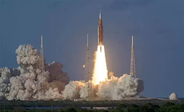 Впервые за полвека NASA вновь отправило людей к Луне