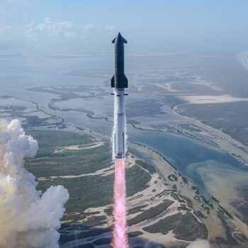 SpaceX впервые в истории провела полностью успешные испытания гигантского космического корабля Starship и ракеты Super Heavy