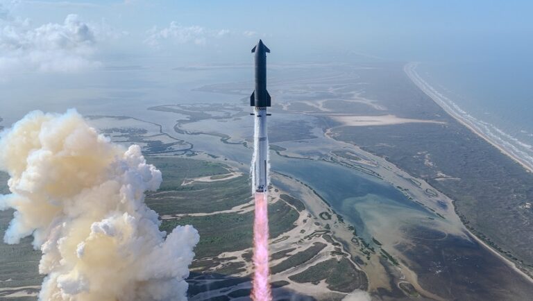 SpaceX впервые в истории провела полностью успешные испытания гигантского космического корабля Starship и ракеты Super Heavy