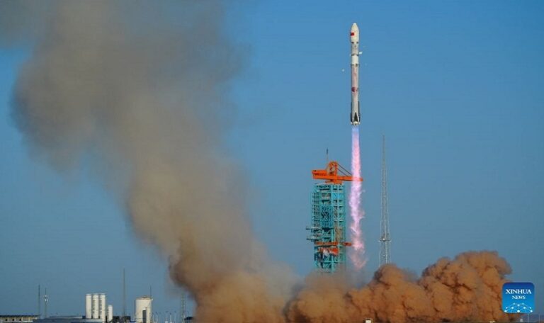 Китайская частная аэрокосмическая компания впервые посадила на сушу первую ступень своей многоразовой ракеты